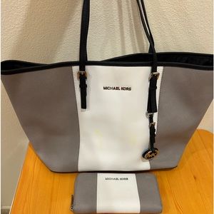 I great conditions; some yellow highlighter makes shown in picture. Authentic MK